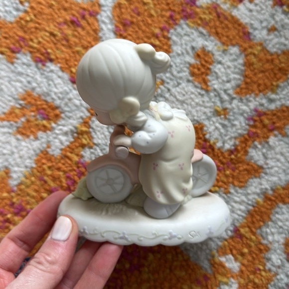 Precious Moments Growing In Grace Age 6 - Picture 3 of 6